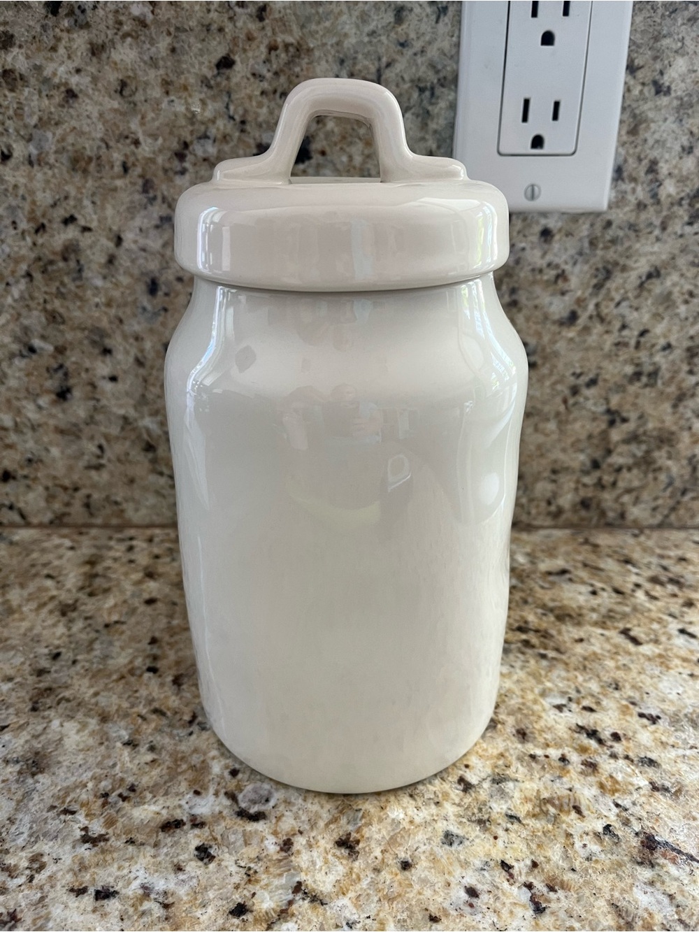 Rae Dunn White Ceramic Jar with Red Heart "KISSES" Valentines - Picture 2 of 2